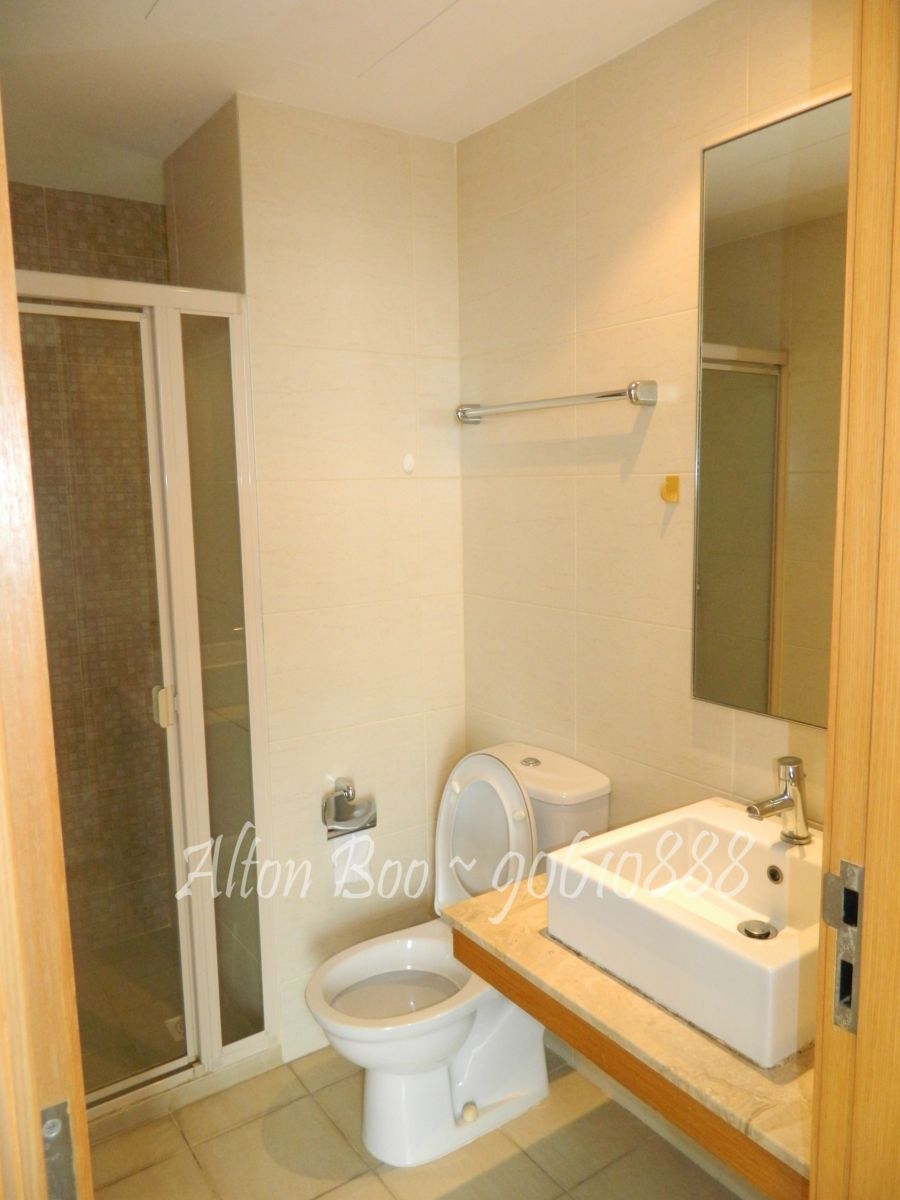 The Lakeshore (D22), Condominium #96388512